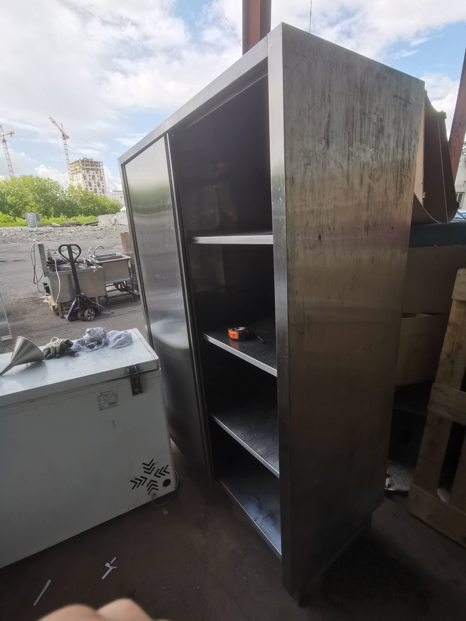 Стеллаж закрытый 120х60х179 дв купе 4 полки ножки проф. - компания Кормилец