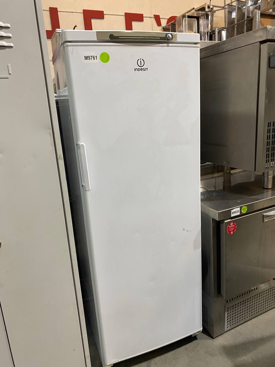 Шкаф морозильный бытовой INDESIT 1Д ГЛ(+) без гарантий дефект двери - компания Кормилец