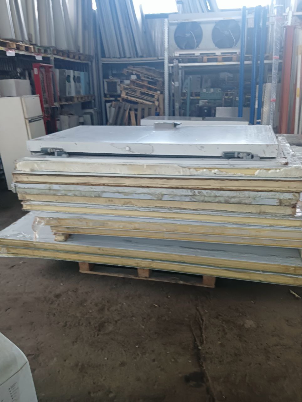 Камера холодильная 2400/2560/2120 ППУ80 (без пола?)(без двери М7524) - компания Кормилец