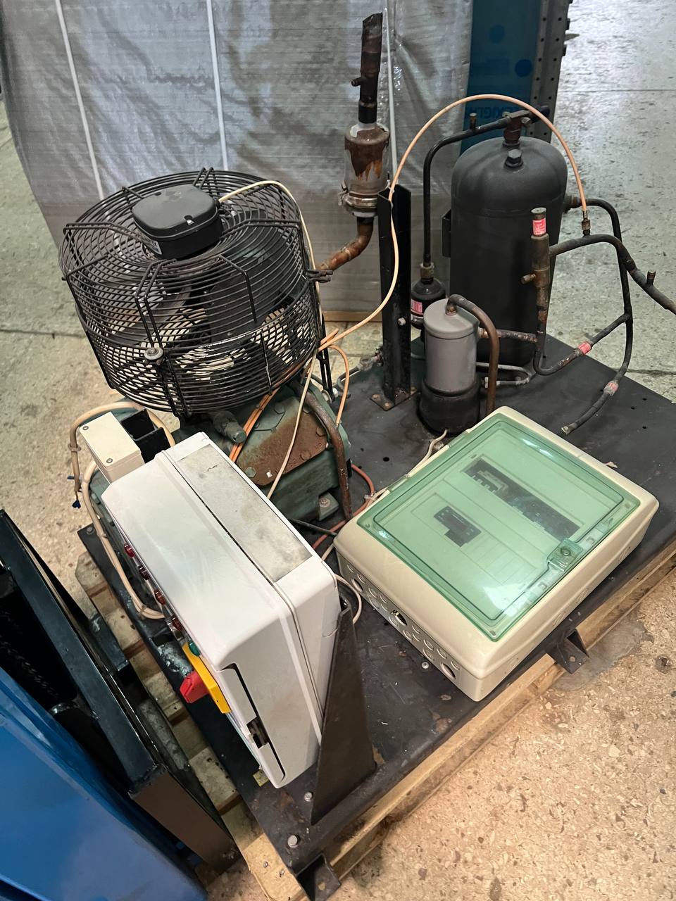 Агрегат ЦХМ  BITZER 4DC-5.2 - компания Кормилец