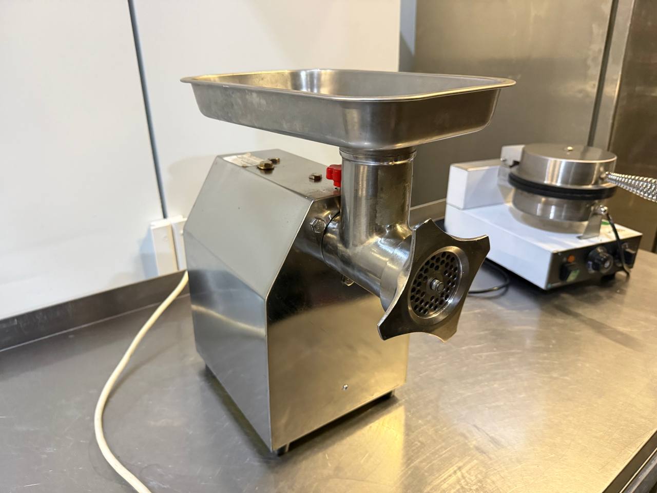 Мясорубка VIATTO VA-MG12SS - компания Кормилец