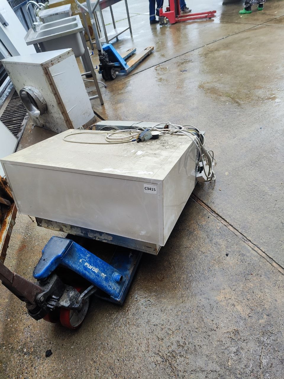 Моноблок потолочный RIVACOLD SFM012Z001 (-5 на 6-7м3 / +5 на 12-14м3) 220В - компания Кормилец