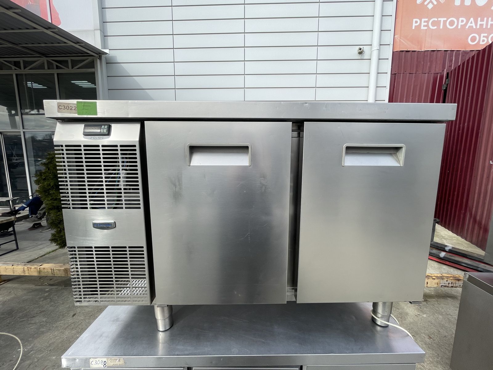Стол холодильный Electrolux Professional RCSN2M2U (726182) - компания Кормилец