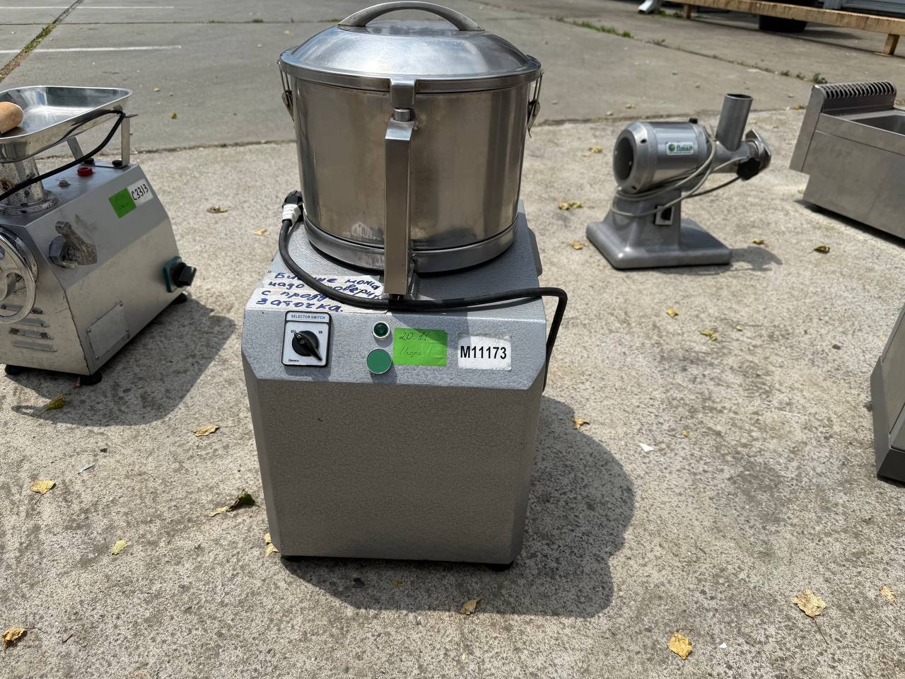 Куттер Quick-8L, без гарантий есть дефект с ножом - компания Кормилец
