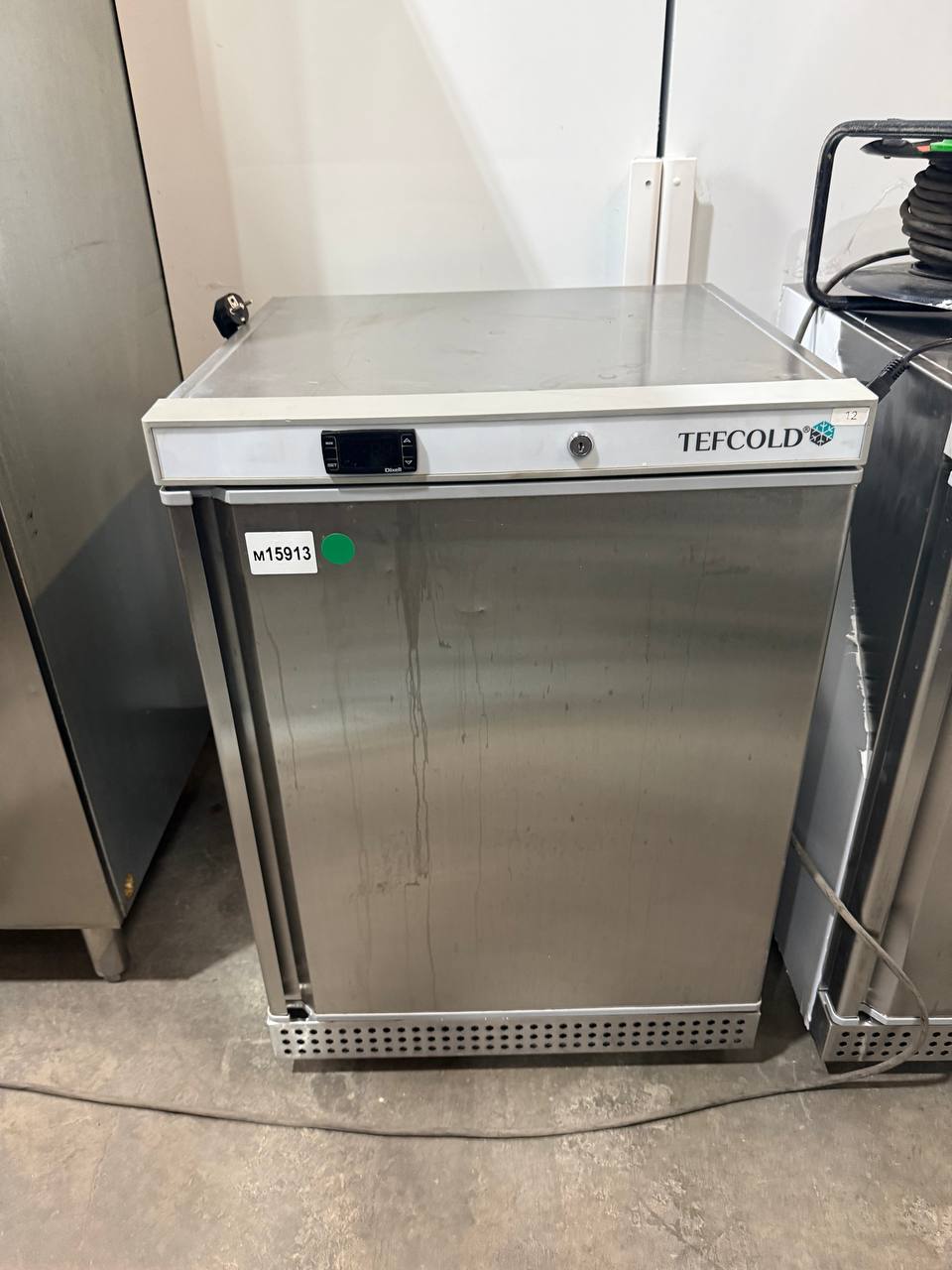 Холодильник барный TEFCOLD UR200S - компания Кормилец